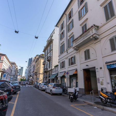 The Best Rent - Gorgeous Two-Bedroom Apartment In Porta Nuova District Milano Exteriör bild