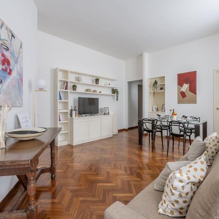 The Best Rent - Gorgeous Two-Bedroom Apartment In Porta Nuova District Milano Exteriör bild