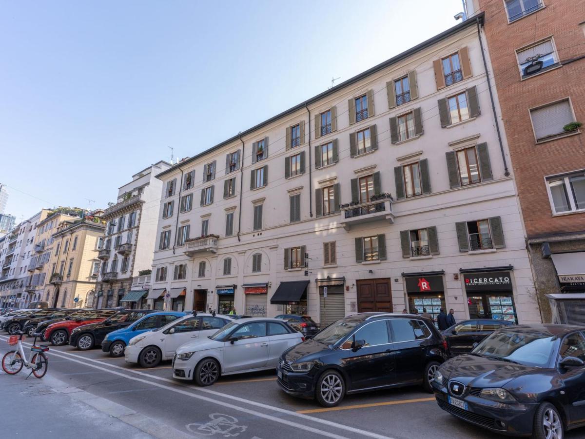 The Best Rent - Gorgeous Two-Bedroom Apartment In Porta Nuova District Milano Exteriör bild