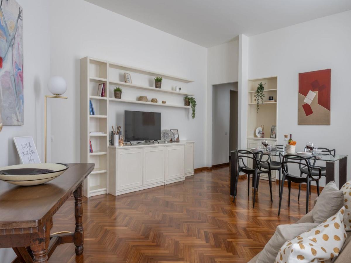 The Best Rent - Gorgeous Two-Bedroom Apartment In Porta Nuova District Milano Exteriör bild