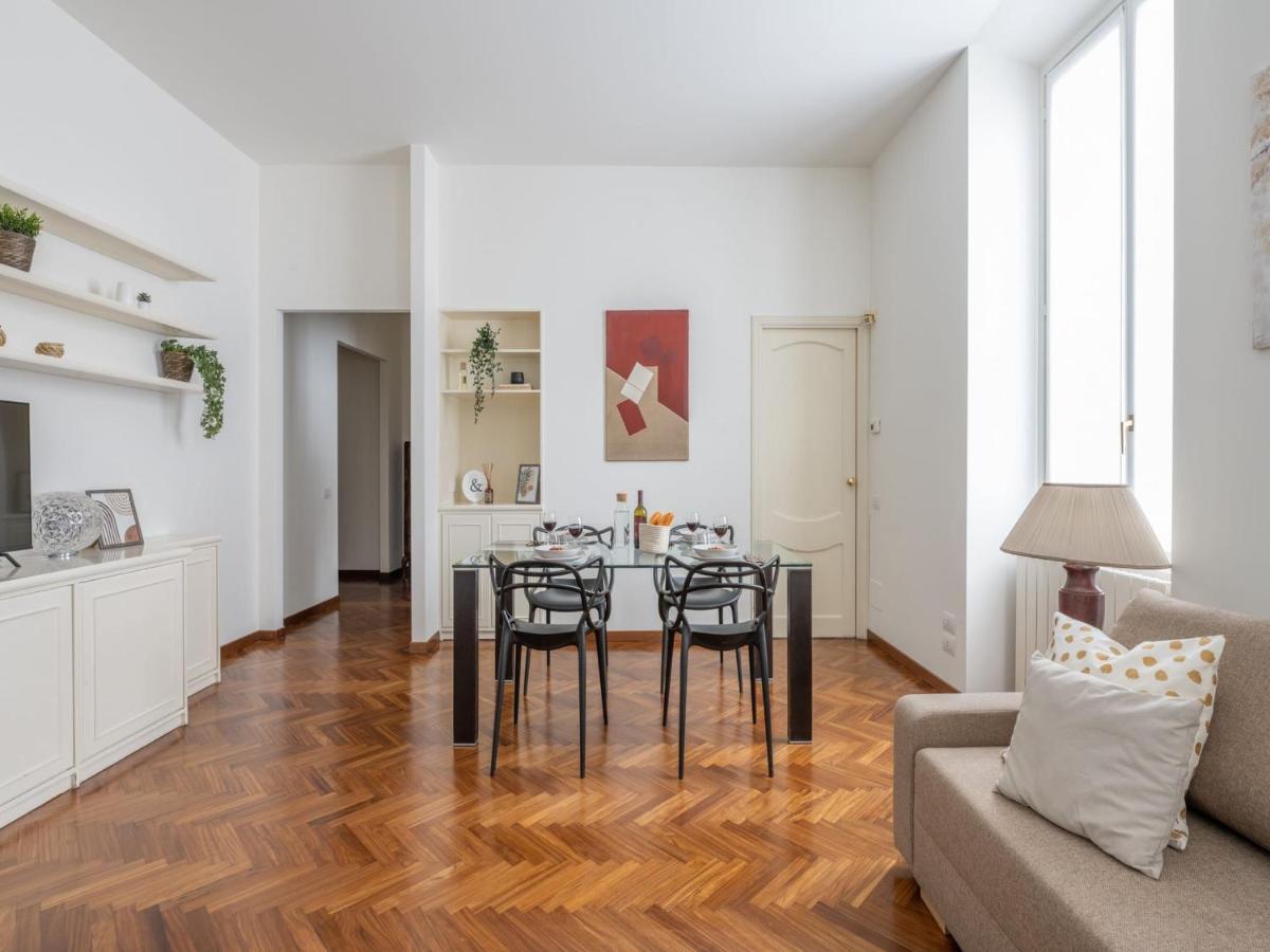 The Best Rent - Gorgeous Two-Bedroom Apartment In Porta Nuova District Milano Exteriör bild