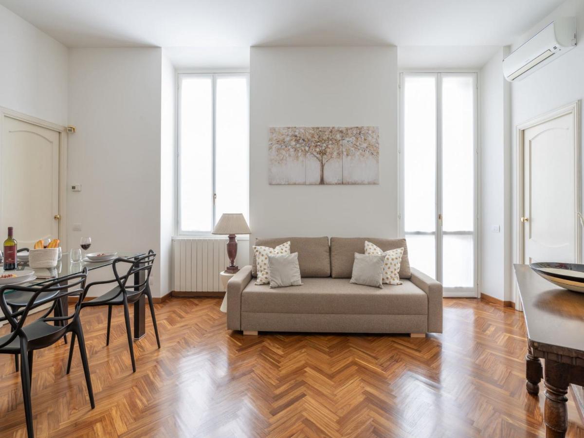 The Best Rent - Gorgeous Two-Bedroom Apartment In Porta Nuova District Milano Exteriör bild
