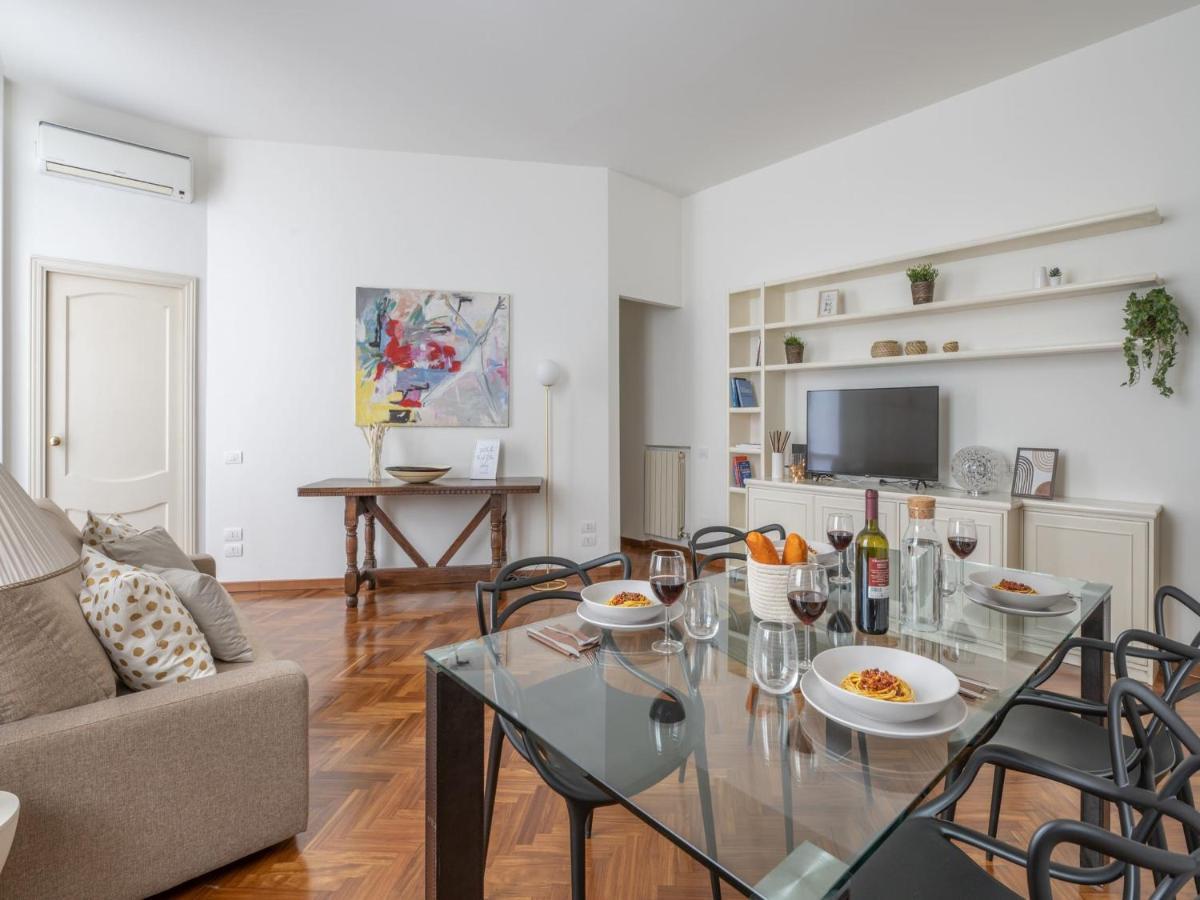 The Best Rent - Gorgeous Two-Bedroom Apartment In Porta Nuova District Milano Exteriör bild