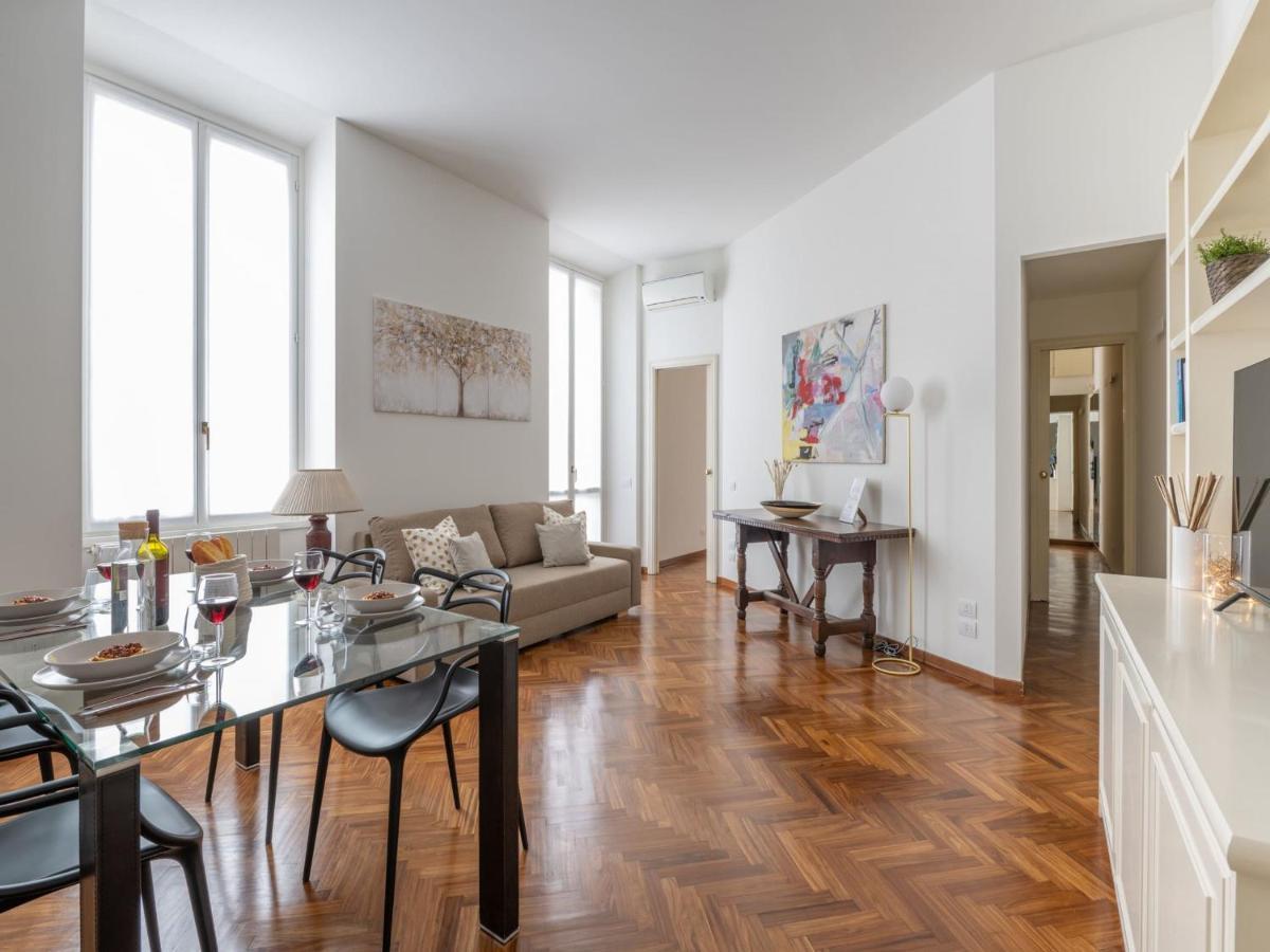 The Best Rent - Gorgeous Two-Bedroom Apartment In Porta Nuova District Milano Exteriör bild