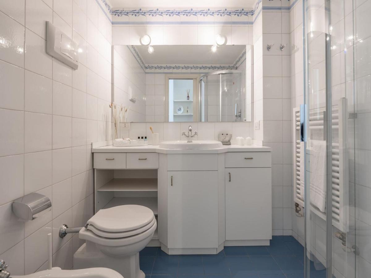 The Best Rent - Gorgeous Two-Bedroom Apartment In Porta Nuova District Milano Exteriör bild