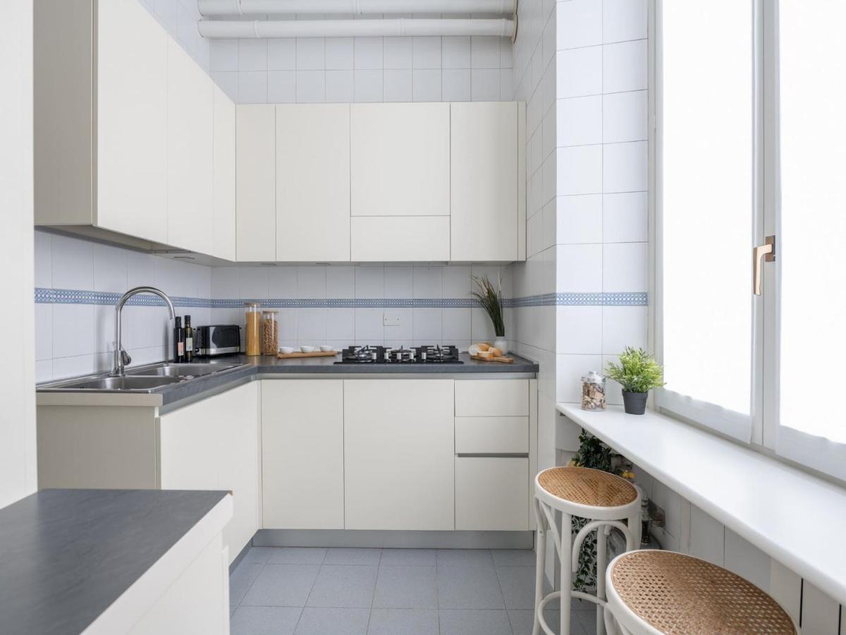 The Best Rent - Gorgeous Two-Bedroom Apartment In Porta Nuova District Milano Exteriör bild