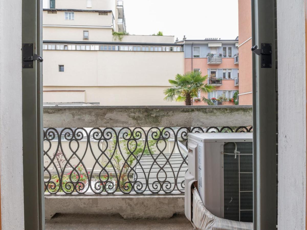 The Best Rent - Gorgeous Two-Bedroom Apartment In Porta Nuova District Milano Exteriör bild